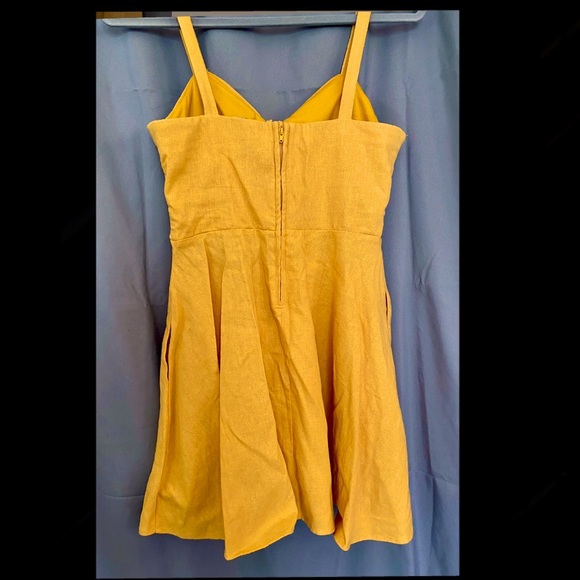 Mustard dress WITH POCKETS - Picture 2 of 3